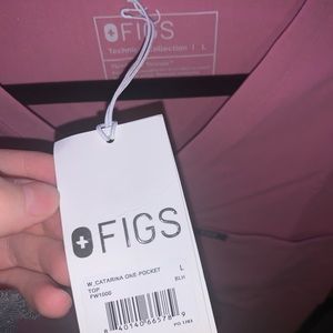 FIGS NWT one pocket scrub top chalk pink